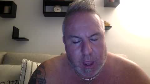 Snapshot of banana5289 chatting on 11.05.25 banana5289 online show from 11.05.25