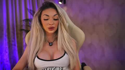 Snapshot of barbaramonn_ chatting on 04.22.26 Ana online show from 04.22.26
