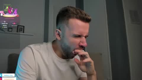 Snapshot of barberryx chatting on 11.02.25 ENRIQUE online show from 11.02.25