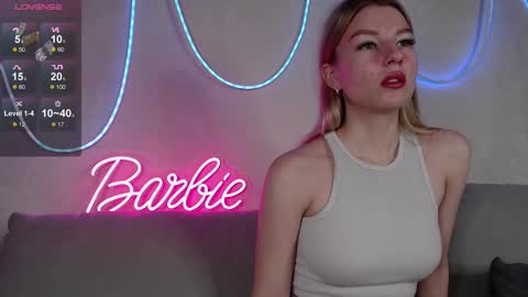 Snapshot of barbie_emi chatting on 02.12.25 barbie_emi online show from 02.12.25