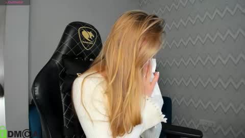 Snapshot of barbie_lis chatting on 10.20.25 LisGTM2 Mon-Thu Sat 0100am-0700am online show from 10.20.25