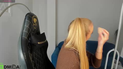 Snapshot of barbie_lis chatting on 11.12.25 LisGTM2 Mon-Thu Sat 0100am-0700am online show from 11.12.25