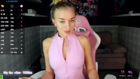 Snapshot of barbie_lis chatting on 11.12.25 LisGTM2 Mon-Thu Sat 0100am-0700am online show from 11.12.25