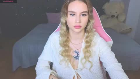 Snapshot of barbieee_doll chatting on 05.13.26 Eva online show from 05.13.26