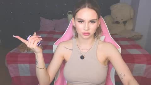 Snapshot of barbieee_doll chatting on 05.17.26 Eva online show from 05.17.26