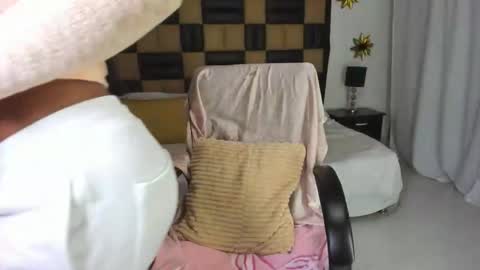 Snapshot of barbiekano chatting on 11.13.25 barbiekano online show from 11.13.25