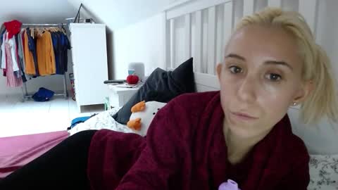 Lena online show from 10.18.25