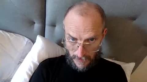 Snapshot of basiccamguy chatting on 10.10.25 basiccamguy online show from 10.10.25