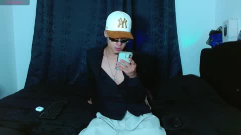 Snapshot of bastiaan_28 chatting on 11.23.25 Bastian online show from 11.23.25