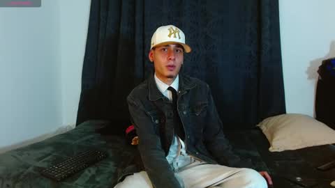 Snapshot of bastiaan_28 chatting on 11.28.25 Bastian online show from 11.28.25