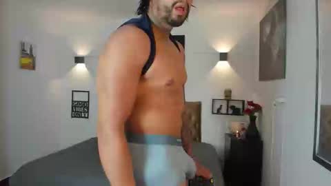 Snapshot of bastian_jones1 chatting on 09.30.25 bastian_jones1 online show from 09.30.25