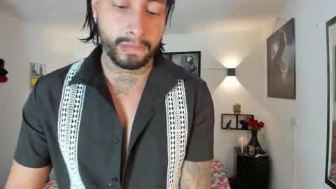 Snapshot of bastian_jones1 chatting on 10.27.25 bastian_jones1 online show from 10.27.25