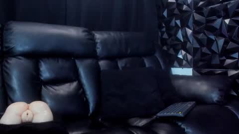 Snapshot of bastian_ruiz chatting on 03.11.25 bastian online show from 03.11.25