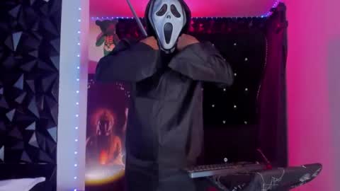 Snapshot of bastian_ruiz chatting on 10.31.25 bastian online show from 10.31.25