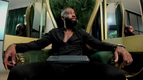 Snapshot of bastianrivas chatting on 01.21.25 Bastian. online show from 01.21.25