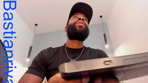 Snapshot of bastianrivas chatting on 10.04.25 Bastian. online show from 10.04.25