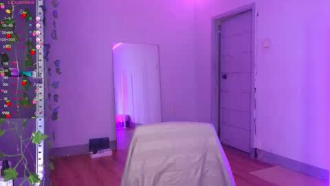 Snapshot of batarol0 chatting on 10.07.25 mett online show from 10.07.25