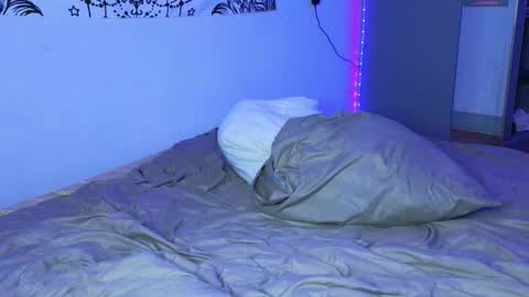 Snapshot of batarol0 chatting on 10.14.25 mett online show from 10.14.25