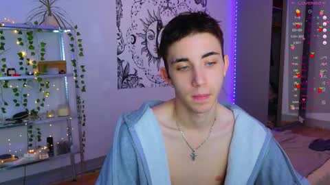 Snapshot of batarol0 chatting on 10.15.25 mett online show from 10.15.25