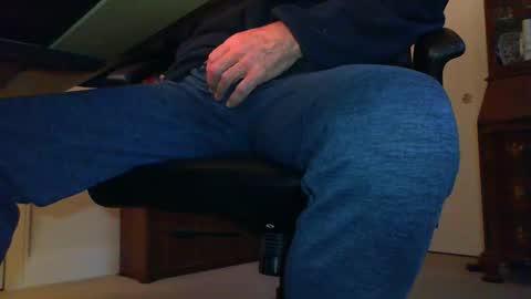 Snapshot of batebro13 chatting on 11.12.25 BateBro13 online show from 11.12.25