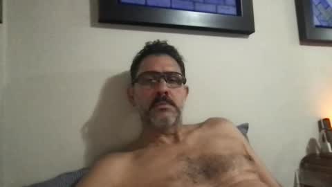 Snapshot of bay00961 chatting on 10.14.25 del online show from 10.14.25