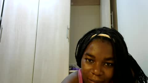 Snapshot of bayleen chatting on 06.25.26 bayleen online show from 06.25.26