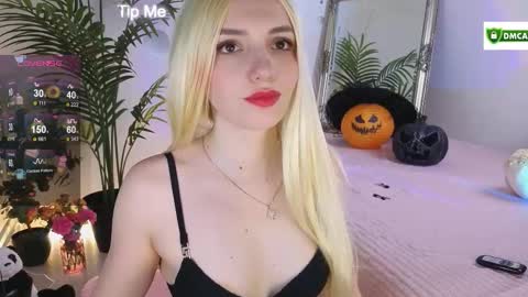 Snapshot of bb_cute1 chatting on 10.31.25 Kris online show from 10.31.25