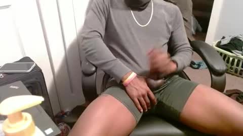 Snapshot of bbc_elrey chatting on 02.06.25 Racks online show from 02.06.25