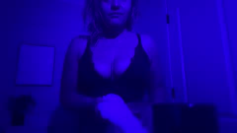 Snapshot of bbuhnny chatting on 09.28.25 bbuhnny online show from 09.28.25