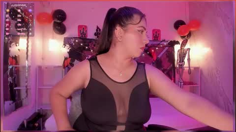 Snapshot of bbwcloe chatting on 10.23.25 Cloe online show from 10.23.25