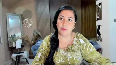 Snapshot of bbwluxurymuse chatting on 06.01.26 bbwluxurymuse online show from 06.01.26