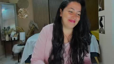 Snapshot of bbwluxurymuse chatting on 06.08.26 bbwluxurymuse online show from 06.08.26