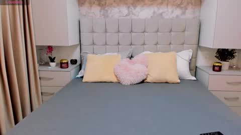 Snapshot of bbylarra chatting on 11.14.25 larra online show from 11.14.25