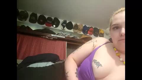 Snapshot of bdeunltd chatting on 03.08.25 bdeunltd online show from 03.08.25