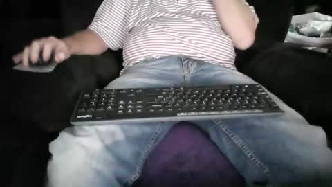 Snapshot of beachguy38 chatting on 11.09.25 beachguy38 online show from 11.09.25