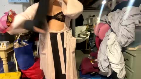 BeachyMILF online show from 12.18.24