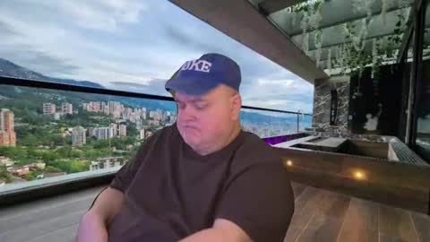 Snapshot of bear4muscle chatting on 01.06.26 Dookie online show from 01.06.26