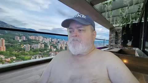 Snapshot of bear4muscle chatting on 02.21.26 Dookie online show from 02.21.26