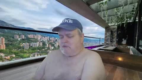 Snapshot of bear4muscle chatting on 03.23.26 Dookie online show from 03.23.26