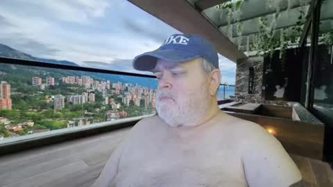 Snapshot of bear4muscle chatting on 04.08.26 Dookie online show from 04.08.26