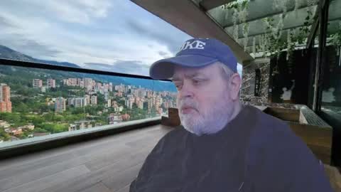 Snapshot of bear4muscle chatting on 04.11.26 Dookie online show from 04.11.26