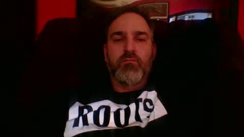 Snapshot of beardedambition chatting on 10.24.25 beardedambition online show from 10.24.25