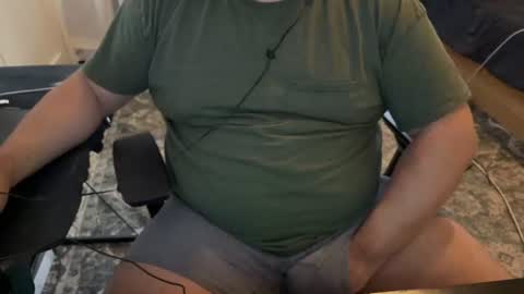 Snapshot of beardudeguy chatting on 06.19.26 beardudeguy online show from 06.19.26