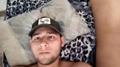 Snapshot of bearhot_bigcock chatting on 09.15.25 Jhon Tenjo and Sofi online show from 09.15.25