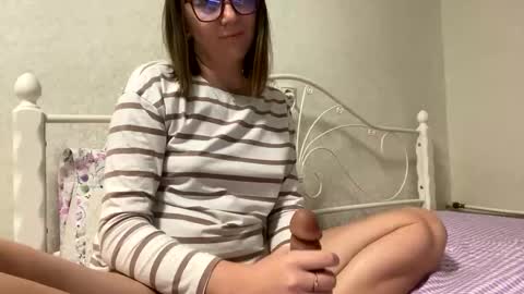 Snapshot of beatricetender chatting on 10.28.25 BeatriceTender online show from 10.28.25