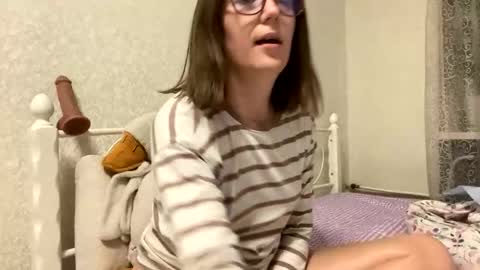 Snapshot of beatricetender chatting on 10.29.25 BeatriceTender online show from 10.29.25