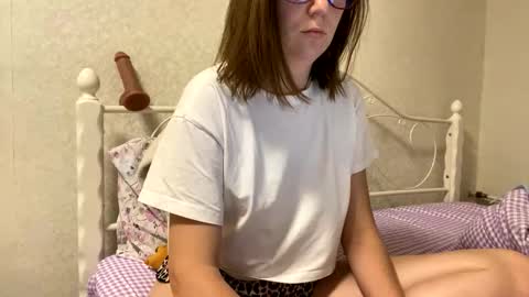 Snapshot of beatricetender chatting on 11.10.25 BeatriceTender online show from 11.10.25