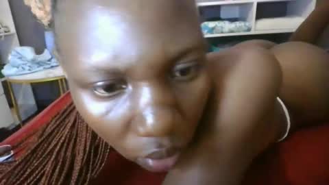 Snapshot of beautie699392 chatting on 11.08.25 Lil stunner online show from 11.08.25