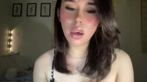 Snapshot of beautiful_lust69 chatting on 12.17.25 Sweet Aya online show from 12.17.25