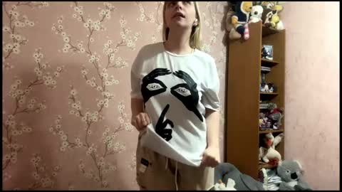 Mia online show from 04.23.26